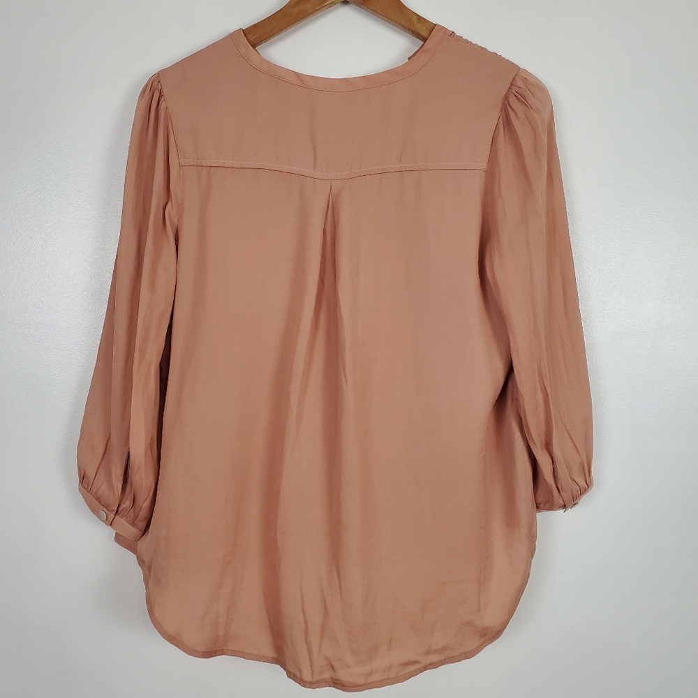 dRA Los Angeles NWT v neck hilo blouse - Picture 2 of 7